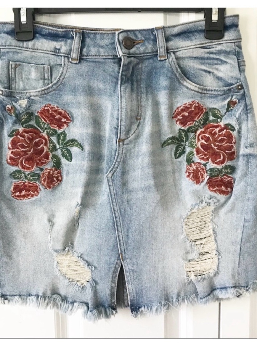 Zara rose floral embroidered distressed raw hem mini skirt - Picture 2 of 5